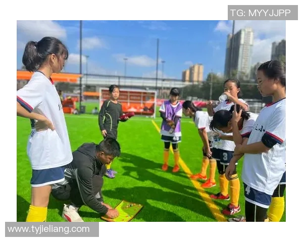 小学生足球比赛精彩直播全程回顾助力青少年体育发展